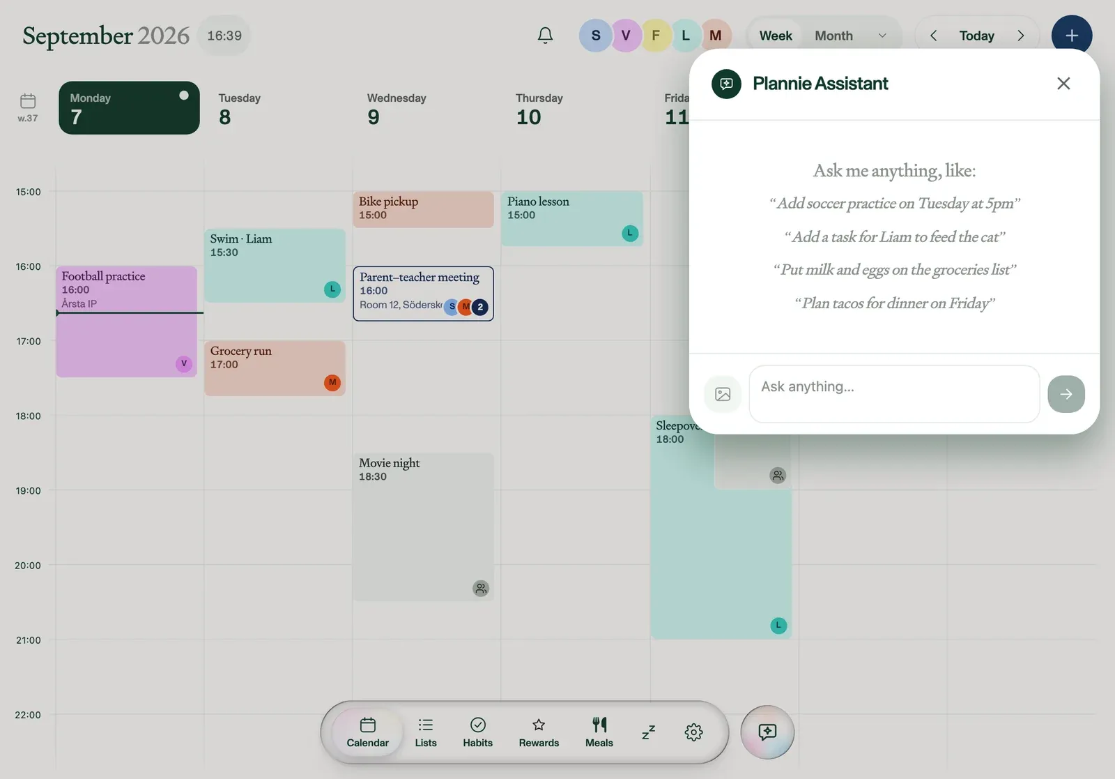 The Plannie Assistant chat panel open beside the week calendar, with example prompts and a text box.